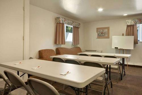 Olive Tree Inn & Suites