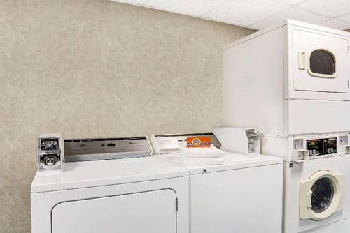 Days Inn by Wyndham Newport News City Ctr
