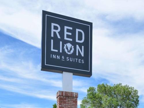 Howard Johnson&Suites by Wyndham Elk Grove Village