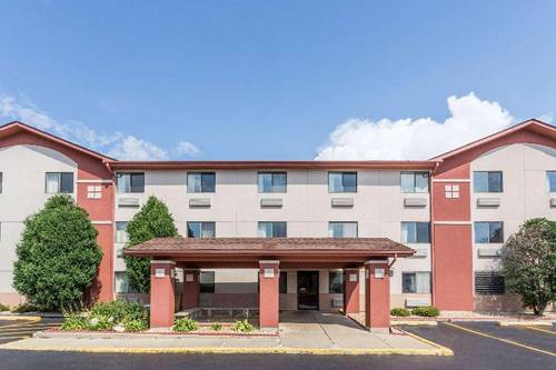 Super 8 by Wyndham St. Charles