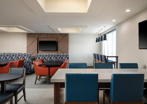 Holiday Inn Express Hotel & Suites Peru - Lasalle 