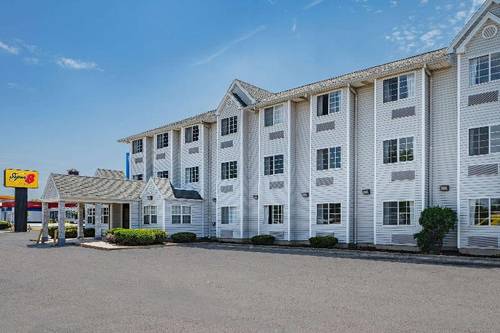 Super 8 by Wyndham Joliet