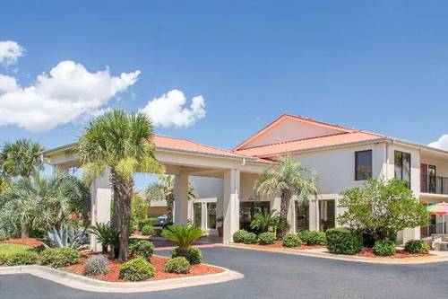 Days Inn & Suites by Wyndham Navarre Conf Center