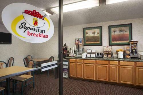 Super 8 by Wyndham Peoria