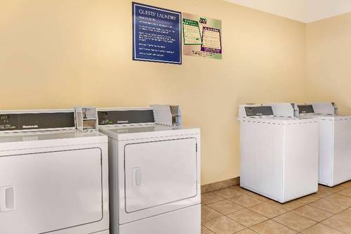 Days Inn & Suites by Wyndham Rocky Mount Golden E