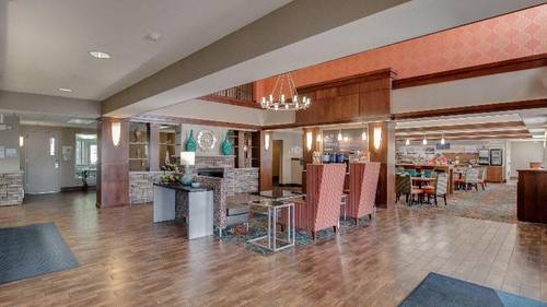 Holiday Inn Express & Suites St. Cloud
