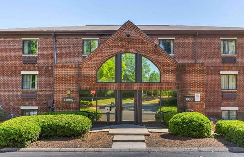 Suburban Studios Cary - RDU Airport