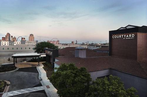Courtyard St Louis Downtown West