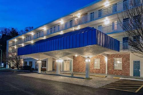 Howard Johnson by Wyndham Staunton