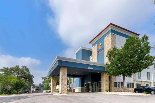 Comfort Suites Medical Center near Six Flag