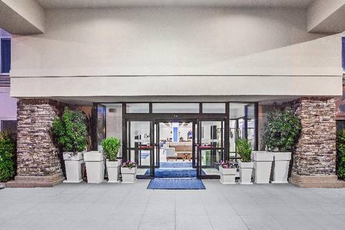 Holiday Inn Express & Suites Tacoma