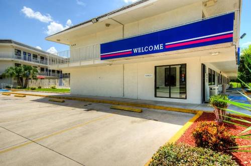 Motel 6 Bradenton
