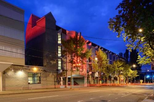 Staypineapple, University Inn, University District