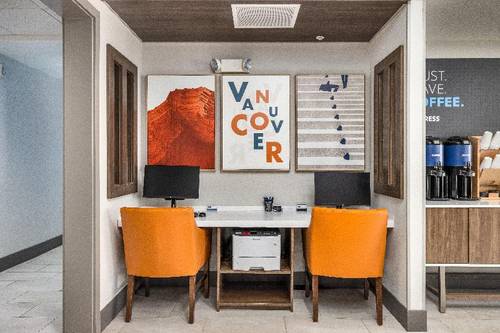 Holiday Inn Express Hotel & Suites Vancouver Mall