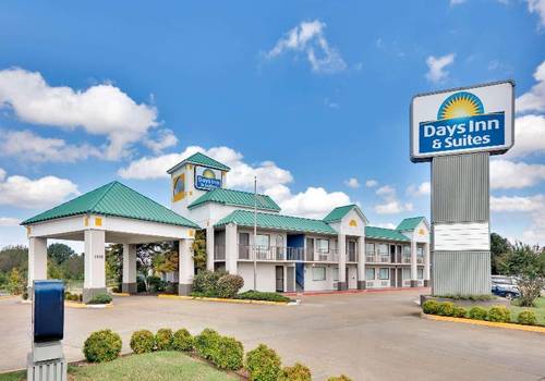 Days Inn & Suites by Wyndham Bentonville