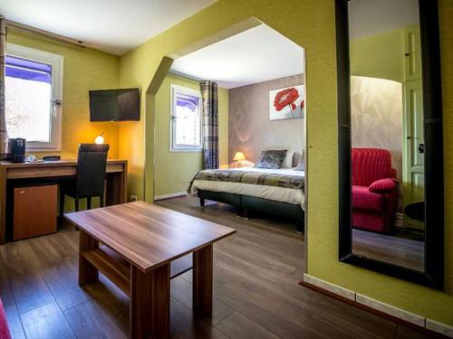 Carline Hotel
