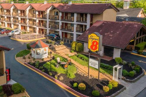 Super 8 by Wyndham Downtown Gatlinburg Conv Center