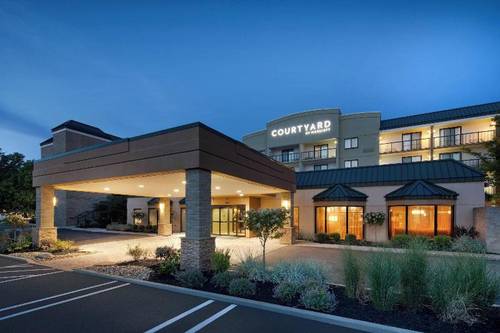 Courtyard Cleveland Beachwood