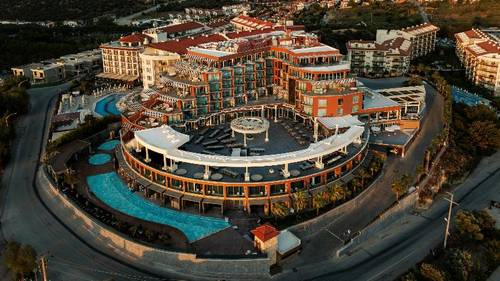 Qlusive Hotel