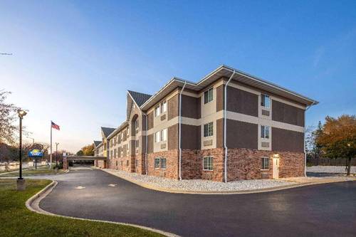 Days Inn & Suites by Wyndham Green Bay WI.