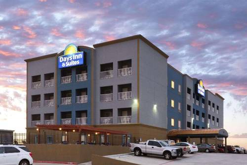 Days Inn &Suites by Wyndham Galveston West/Seawall