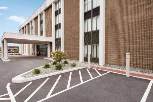 Super 8 by Wyndham Liverpool/Syracuse North Arpt
