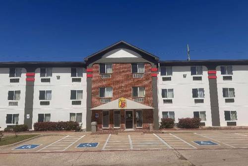 Super 8 by Wyndham College Station