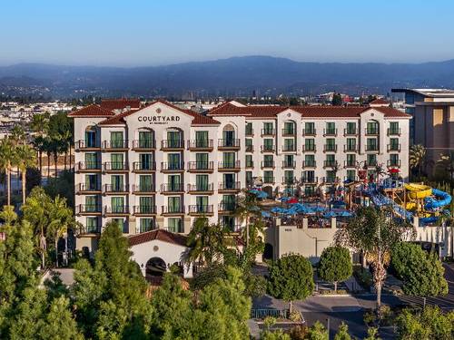 Courtyard by Marriott Anaheim Theme Park Entrance