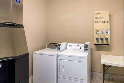 Days Inn By Wyndham Fort Worth North Fossil Creek
