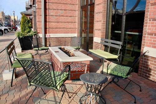 Courtyard Holland Downtown
