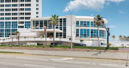 Newpoint Miami Beach Apartments