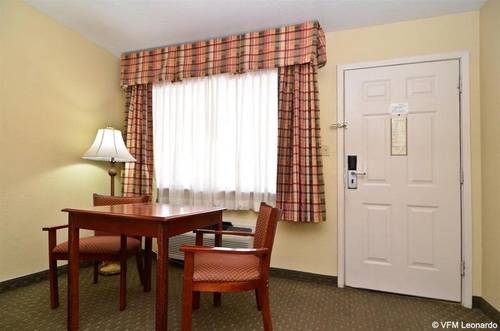 Econo Lodge Inn & Suites Eagle Pass