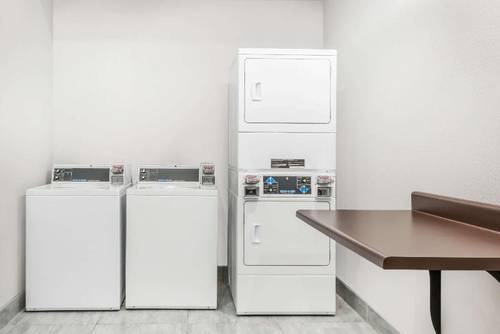 Hawthorn Suites By Wyndham Midland