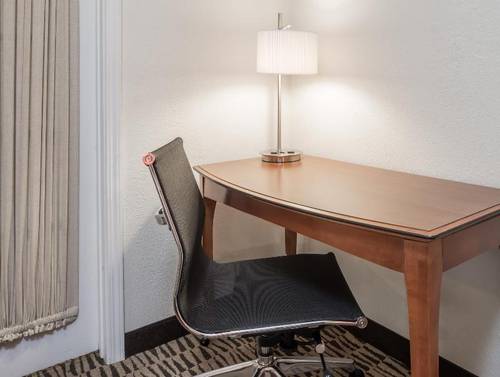 Hawthorn Suites By Wyndham St. Louis Westport Pla