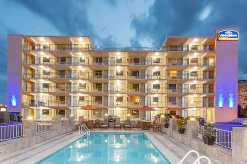 Howard Johnson by Wyndham Virginia At The Beach
