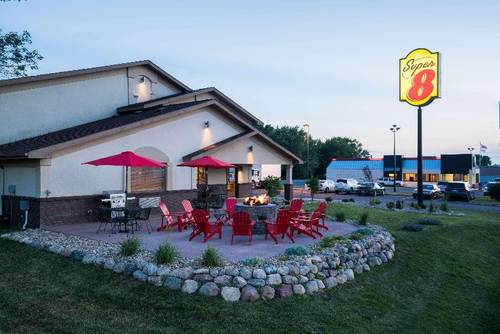 Super 8 by Wyndham Spirit Lake