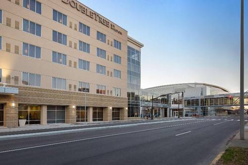 DoubleTree by Hilton Evansville, IN