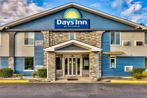 Days Inn by Wyndham Savannah Gateway I-95