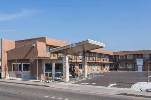Days Inn by Wyndham Fresno Yosemite Area
