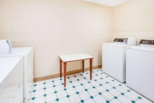 Super 8 by Wyndham Brooklyn