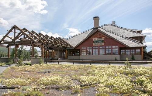 Old Faithful Snow Lodge