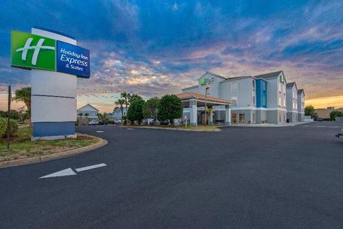 Holiday Inn Express and Suites Destin E Commons Ma