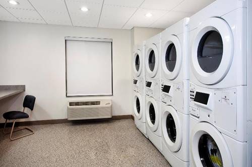 Sonesta Simply Suites Detroit Warren