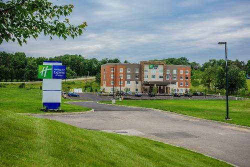 Holiday Inn Express and Suites Jamestown