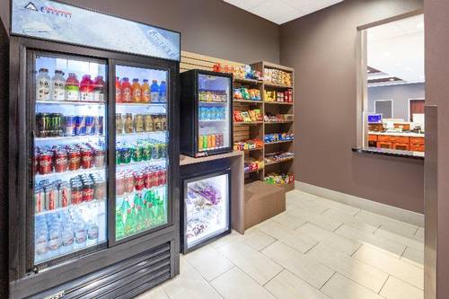 Holiday Inn Express and Suites Ontario Airport