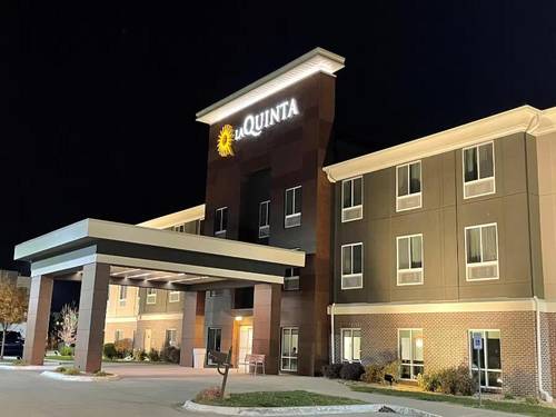 La Quinta Inn & Suites by Wyndham Ankeny IA / Des