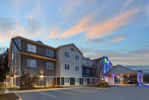 Holiday Inn Express and Suites Freeport Brunswick