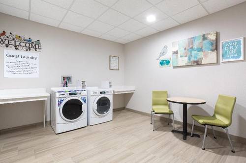 Holiday Inn Express and Suites Lincoln I 80