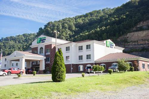 Holiday Inn Express and Suites Logan