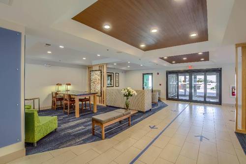 Holiday Inn Express and Suites Gulf Shores